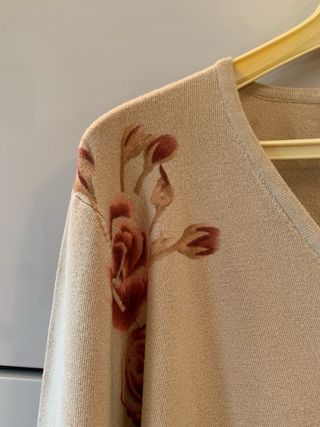 Maglione beige con rose taglia M