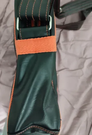 Bolso Mensajero Superdry Negro y Naranja