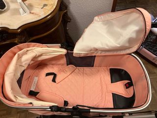 Coche de bebe  también se pone como silla de paseo