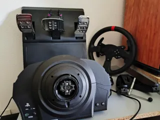 Volante da corsa Thrustmaster T300 + Pedali per PS4 e PC
