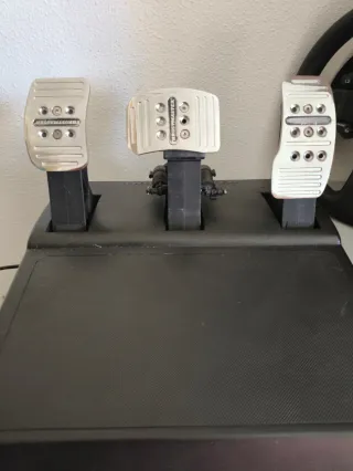 Volante da corsa Thrustmaster T300 + Pedali per PS4 e PC