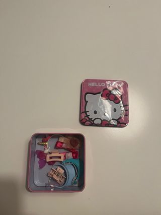 Caja Hello Kitty con accesorios para muñeca