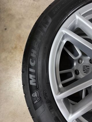 Llantas Porsche con Michelin 70%