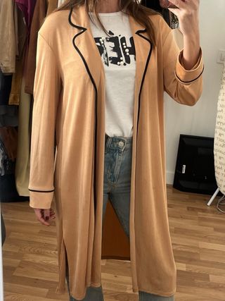 Kimono largo Zara beige con ribete negro
