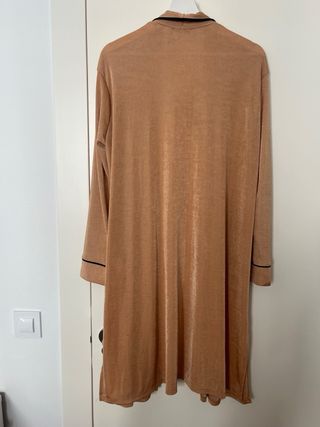 Kimono largo Zara beige con ribete negro