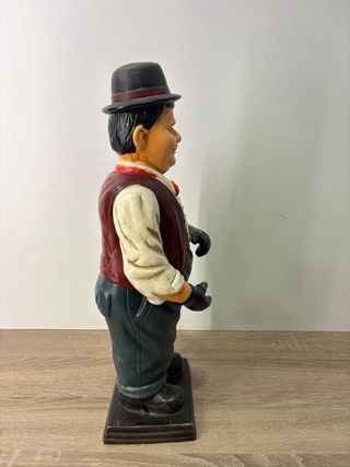 ESCULTURA DE OLIVER HARDY