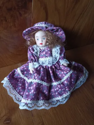 Bambola in porcellana