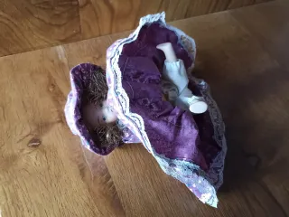 Bambola in porcellana