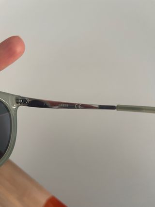 Gafas de sol Guess verdes originales