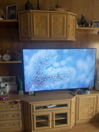 Mueble de salón de madera maciza y cristal