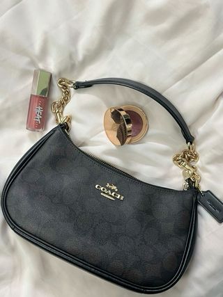 Bolso Coach Negro con Cadena Dorada