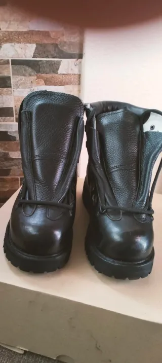 Botas de montaña negras