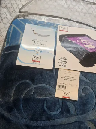 Manta King Comforter Negra y Dorada