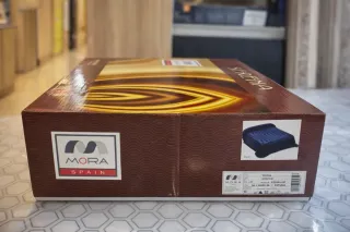 Manta King Comforter Negra y Dorada