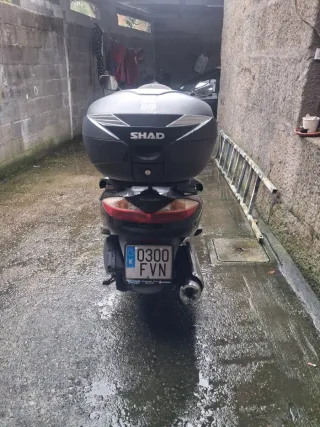 Suzuki Burgman 200 Maxi Scooter