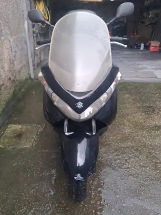 Suzuki Burgman 200 Maxi Scooter