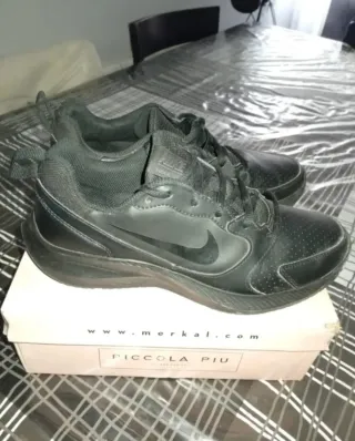 Deportivos Nike Negros