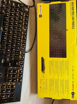 Teclado Corsair K60 RGB Pro Low Profile