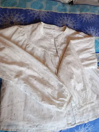 Blusa Mango blanca talla 13/14 con detalles dorado