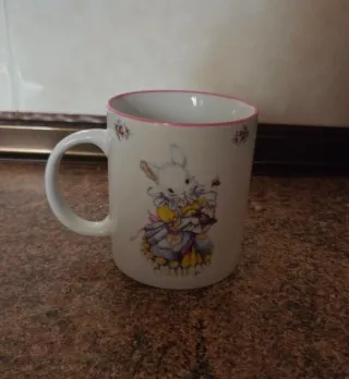 Vajilla infantil con nombre de Sara de conejitos