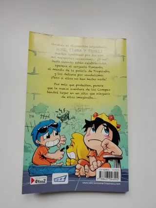 Libro Los Compas con 222 páginas