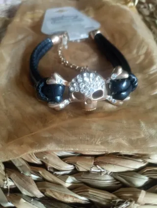 Pulsera calavera con piedras strass