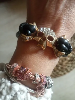 Pulsera calavera con piedras strass