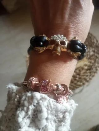 Pulsera calavera con piedras strass