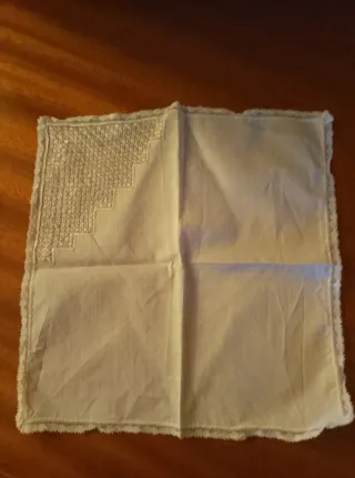 Sciarpe di filo ricamate