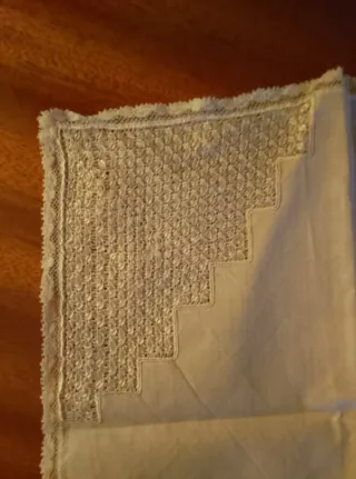 Sciarpe di filo ricamate