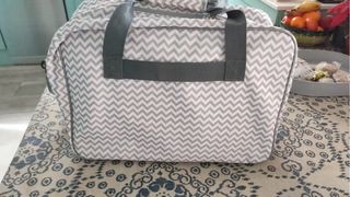 Máquina de coser Singer SM24 con bolso e hilos