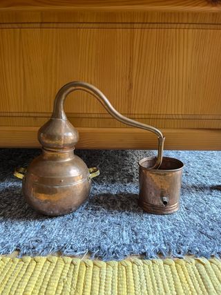 Alambique de cobre antiguo decoración