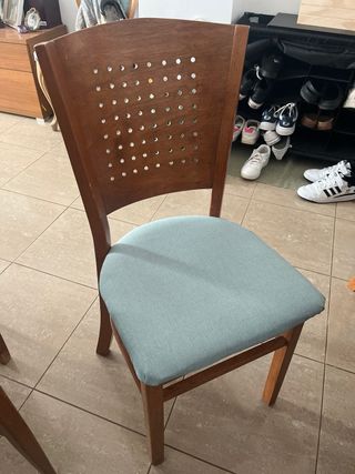 Mesa y 4 sillas de comedor madera