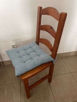 Mesa y 4 sillas de comedor madera