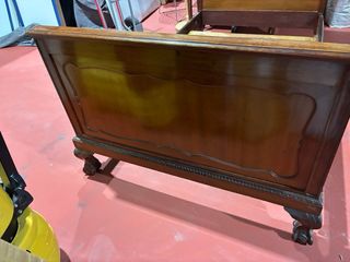 Cama antigua de madera