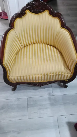 Butaca estilo clásico madera y tela