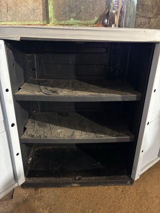 Armario de jardín de plástico gris