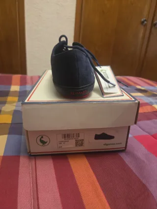 Zapatos El Ganso ante azul