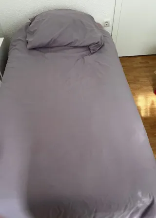 Edredón gris con funda y almohada