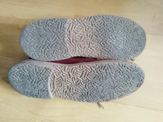 Botitas ante burdeos. Tipo chiruca. 38. Unisex