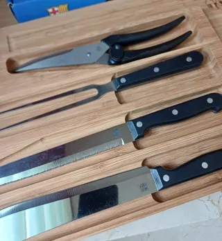 Tabla cortar bambú + Set Cuchillos