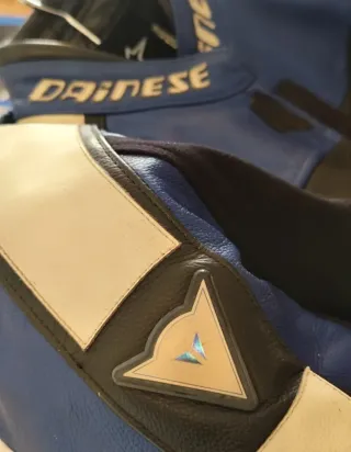 Traje de moto Dainese azul y blanco