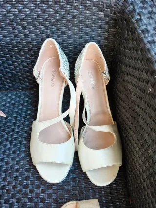 Sandalias de tacón color rosa y beige talla 40