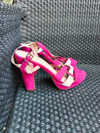 Sandalias de tacón color rosa y beige talla 40