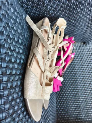 Sandalias de tacón color rosa y beige talla 40