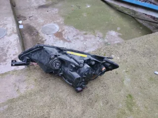 Faro Mitsubishi Outlander 2008