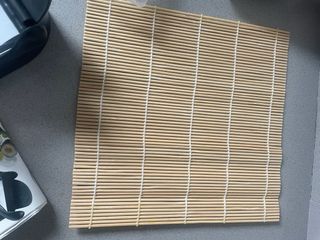 Kit para hacer sushi: esterilla y moldes