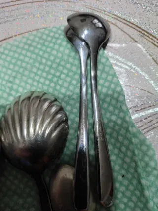 Set di cucchiaini decorati in metallo