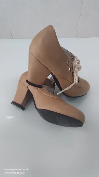 Zapatos de baile beige sin estrenar