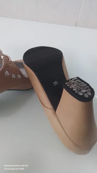 Zapatos de baile beige sin estrenar